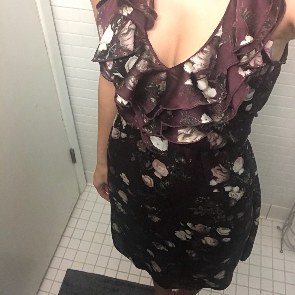 Beautiful, satiny (polyester) dress!